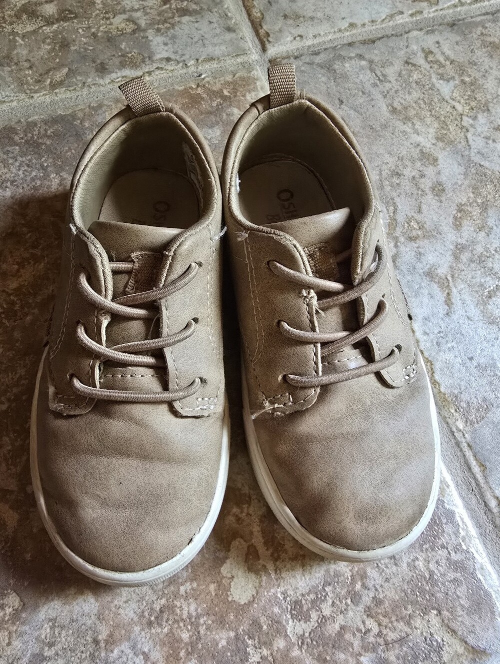 OshKosh Boys Tan Sneakers – Size 9